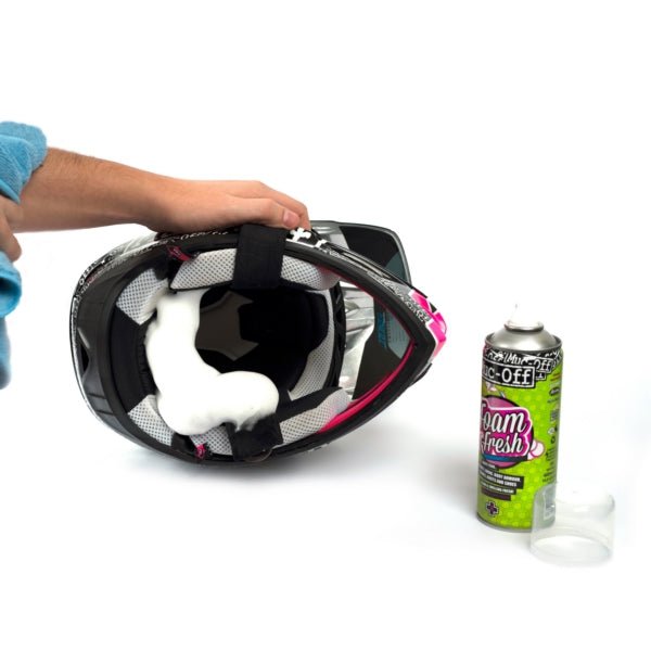 MUC OFF HELM CLEANER FOAM 400ML (199US) - Driven Powersports Inc.5037835199000199US